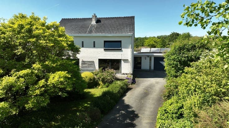 Belle maison avec piscine dans un quartier calme