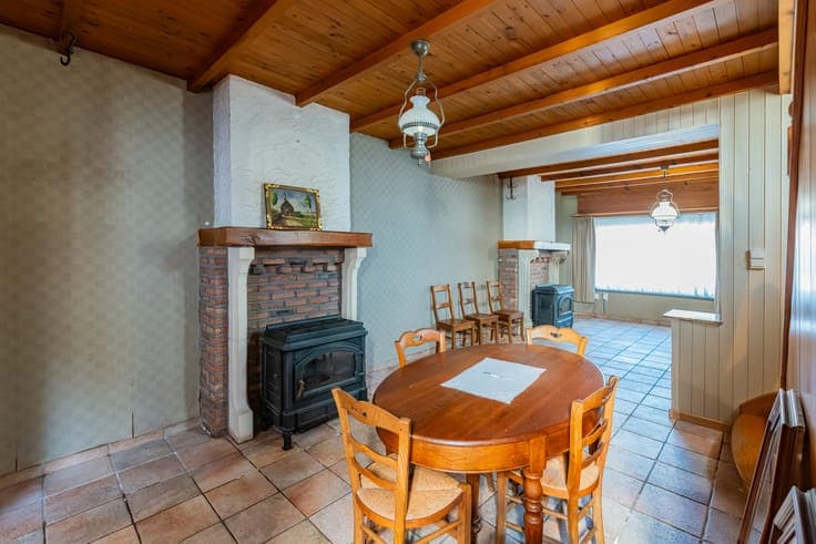 Spacious detached house, 3 bedrooms, 2 garages