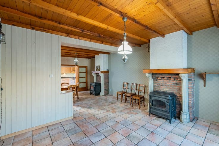 Spacious detached house, 3 bedrooms, 2 garages