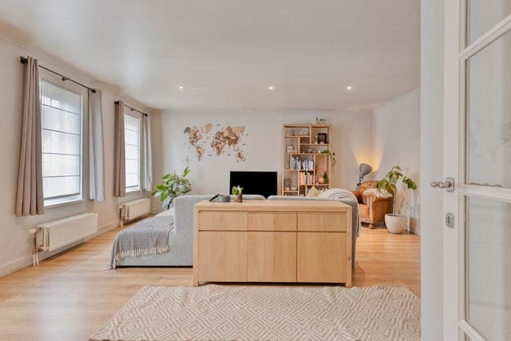 Instapklare woning met tuin, 2 slpk en oprit