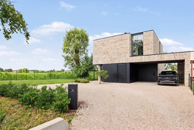 Hoogwaardig afgewerkte, energieneutrale villa (2024) op 8...