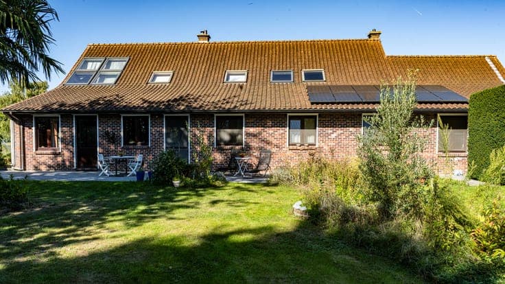 Authentic country home, large garden.