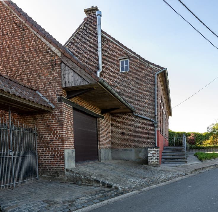 Authentic country home, large garden.