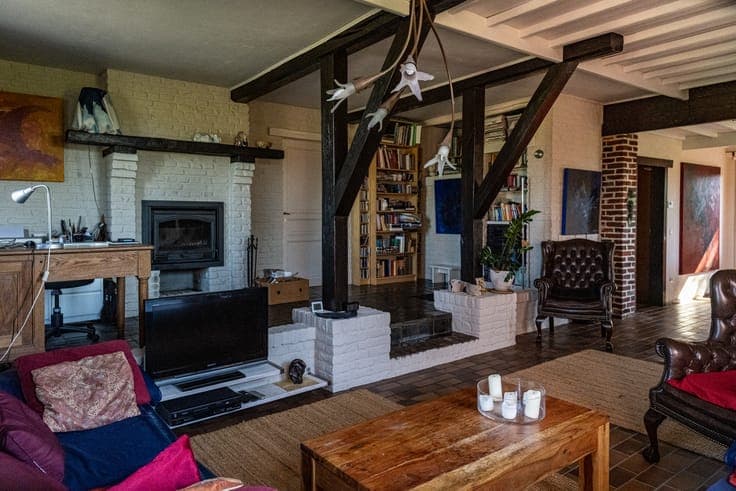Authentic country home, large garden.