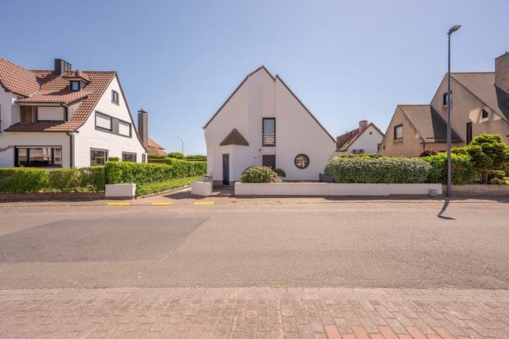 Vrijstaande villa met zuidgerichte tuin aan het Albertstrand