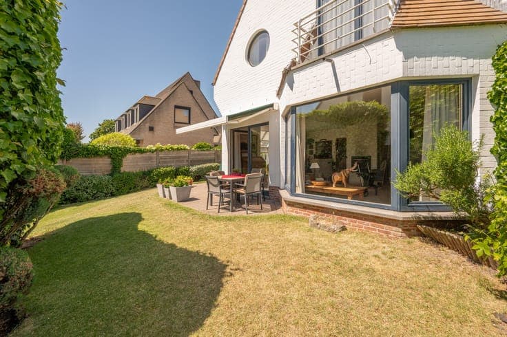 Vrijstaande villa met zuidgerichte tuin aan het Albertstrand