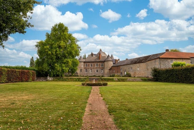 Thuin – Authentic medieval castle and its park