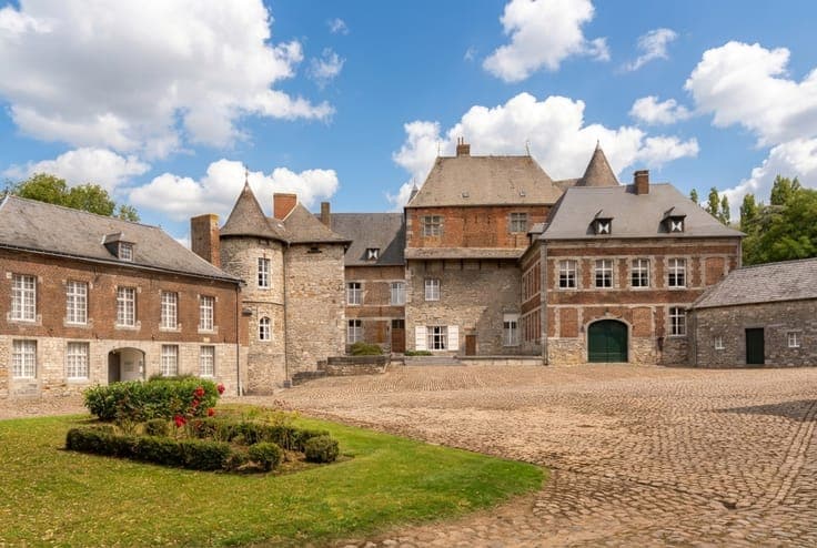 Thuin – Authentic medieval castle and its park