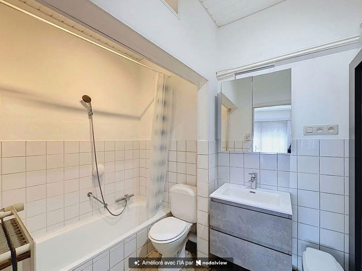 Investissement: maison actuellement louée avec garage