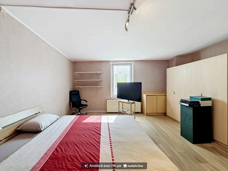 Investissement: maison actuellement louée avec garage