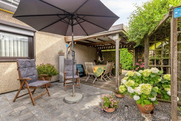 INSTAPKLARE BUNGALOW MET 3 SLPKS, GARAGE & TUIN