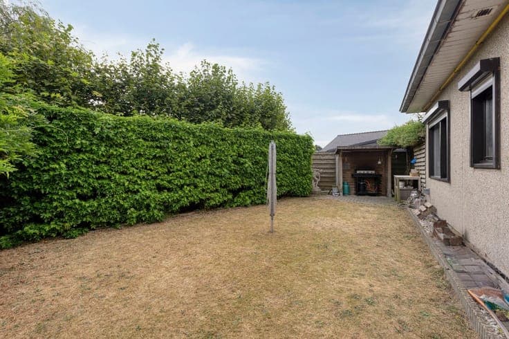 INSTAPKLARE BUNGALOW MET 3 SLPKS, GARAGE & TUIN