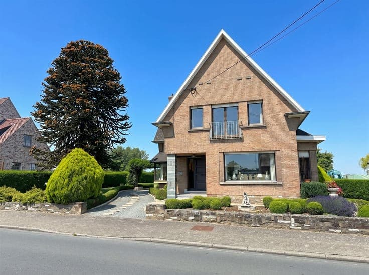 A charming 4-bedroom home with a beautiful garden