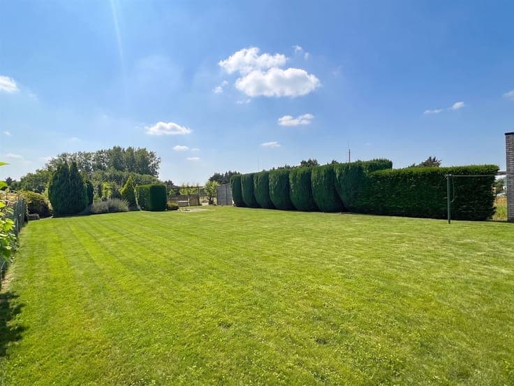 A charming 4-bedroom home with a beautiful garden