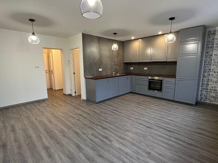 Income property with 3 units in perfect condition