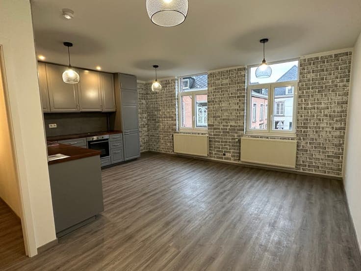 Income property with 3 units in perfect condition