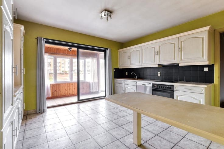 BREDENE: RUIME BEL-ETAGE MET 4 SLPKS, GARAGE EN TUIN!