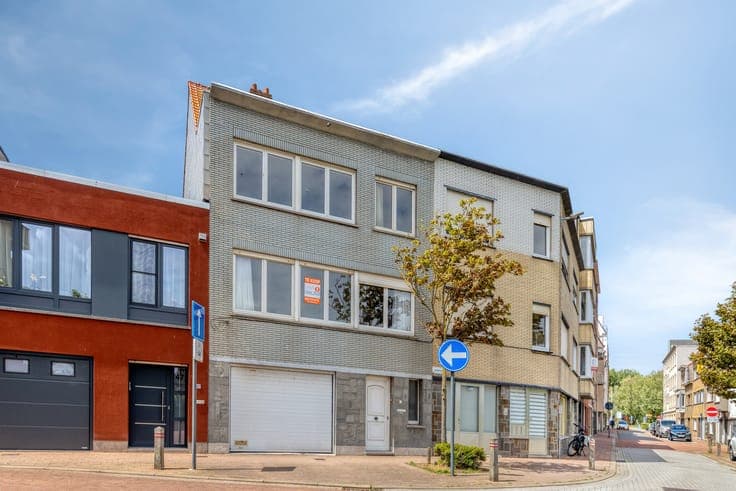 BREDENE: RUIME BEL-ETAGE MET 4 SLPKS, GARAGE EN TUIN!