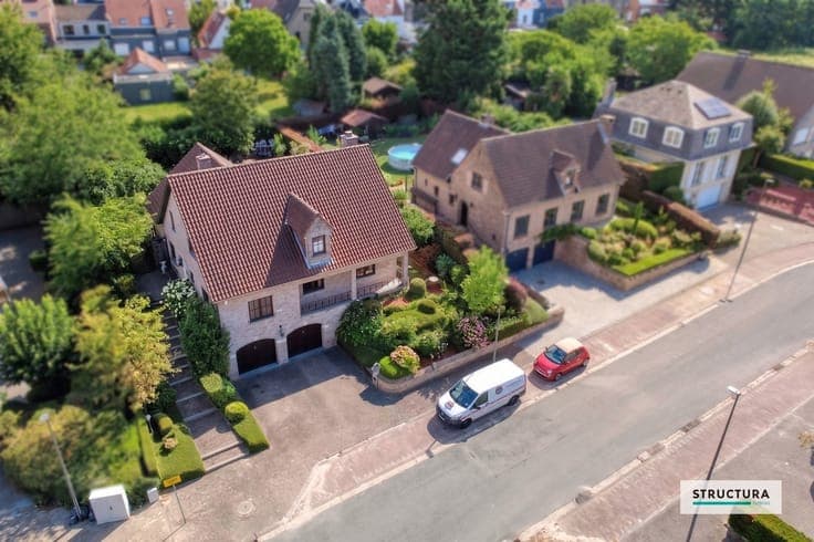 Karaktervolle en ruime villa met 4 slaapkamers en twee badka