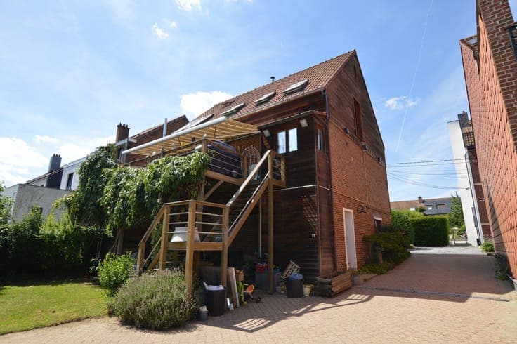 Propriété avec studio et bureaux