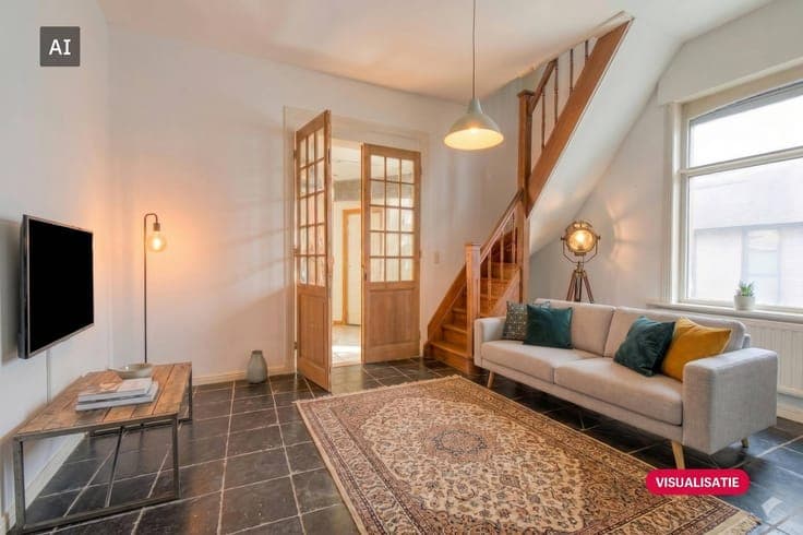 Cozy 3-bedroom house with nice courtyard and garage