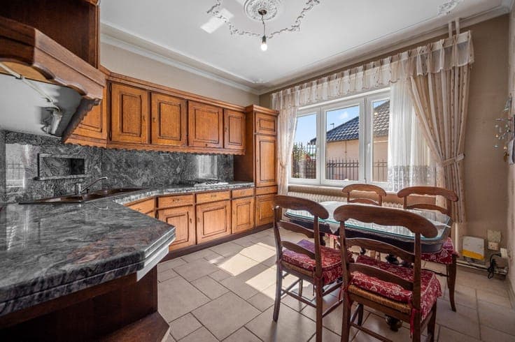 Spacious and Comfortable Semi-Detached House with Garden, Ga