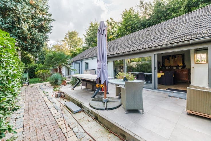 Spacious bungalow-style villa