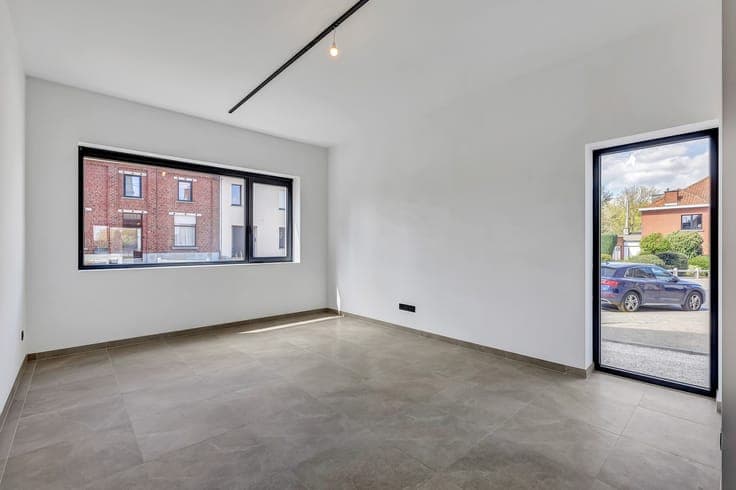 Fully renovated 3-bedroom home with a garden