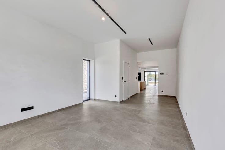 Fully renovated 3-bedroom home with a garden
