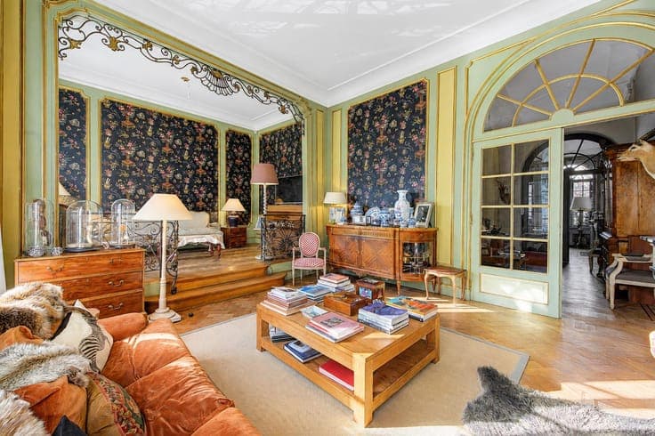 Character townhouse – ± 478 sqm – 5 bedrooms – garden