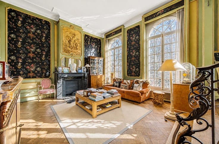 Character townhouse – ± 478 sqm – 5 bedrooms – garden