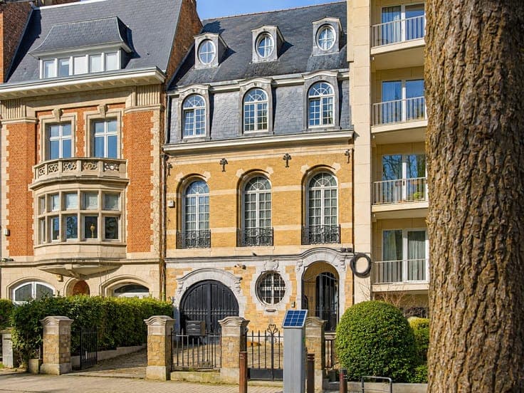 Character townhouse – ± 478 sqm – 5 bedrooms – garden