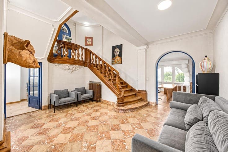 Character townhouse – ± 478 sqm – 5 bedrooms – garden