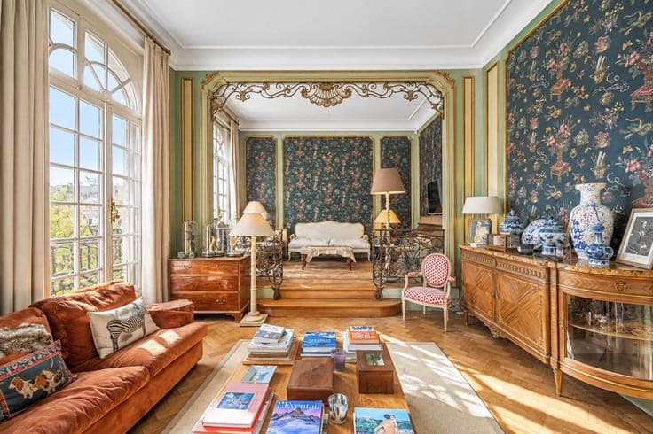 Character townhouse – ± 478 sqm – 5 bedrooms – garden