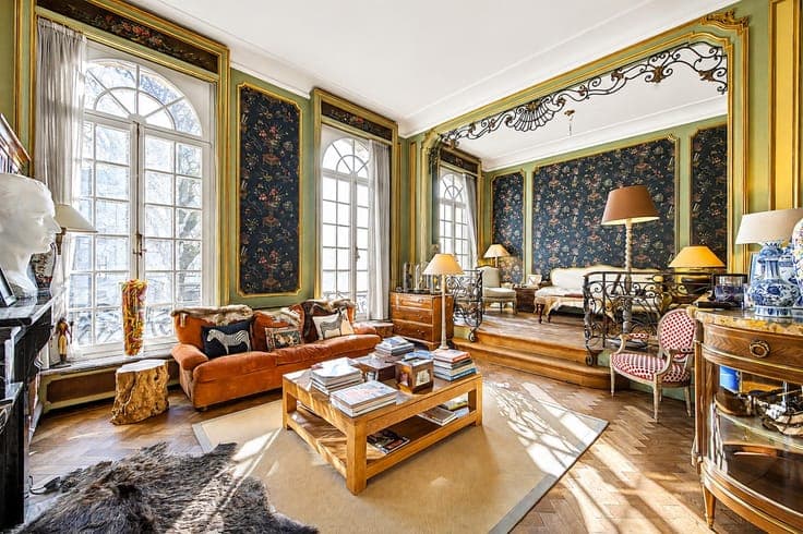 Character townhouse – ± 478 sqm – 5 bedrooms – garden