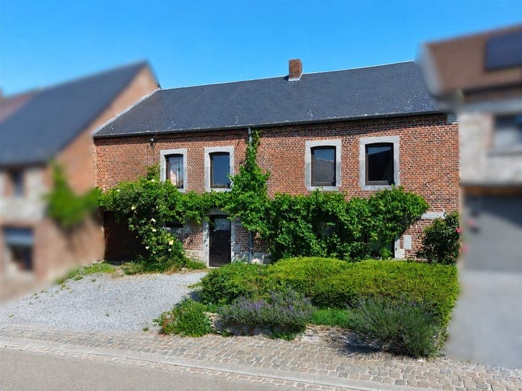 STUNNING 6-BEDROOM HOUSE – LUSH GARDEN – GARAGE