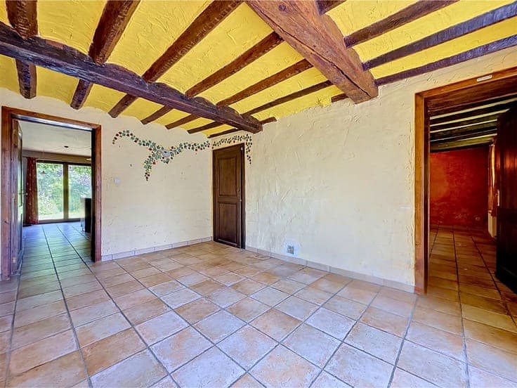 STUNNING 6-BEDROOM HOUSE – LUSH GARDEN – GARAGE