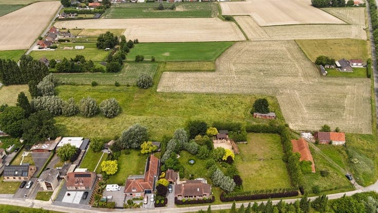 Hoeve op ruim 2,3 ha in Ardooie