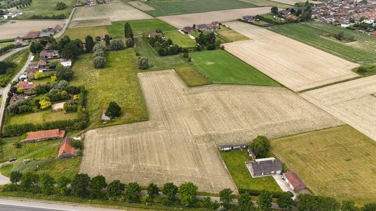 Hoeve op ruim 2,3 ha in Ardooie