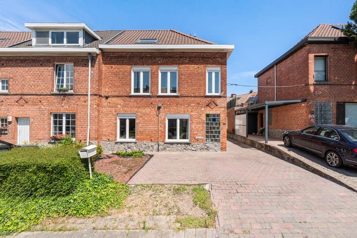 Semi-detached home with garden in Machelen