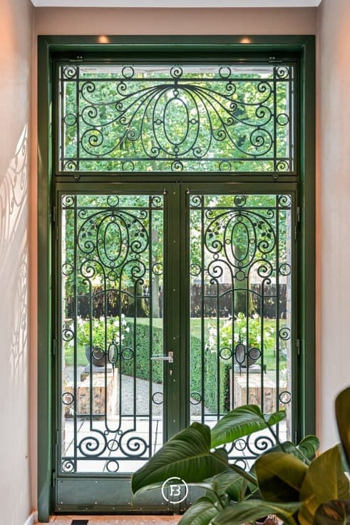 Interwar villa
