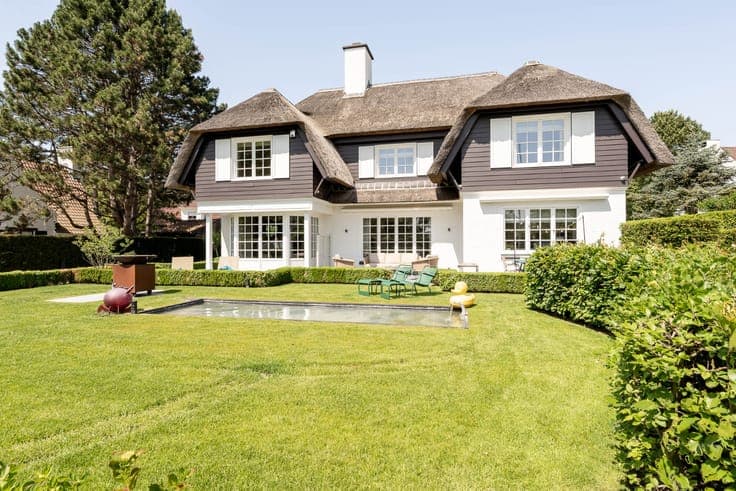 Move-in ready villa with luxurious finishes...