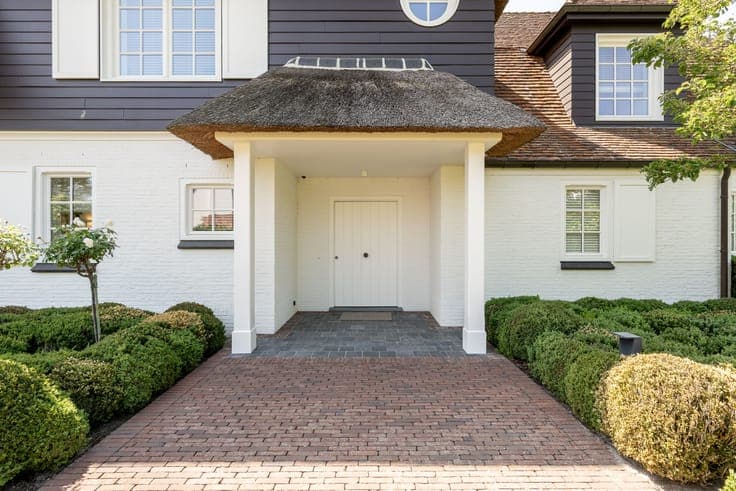 Move-in ready villa with luxurious finishes...
