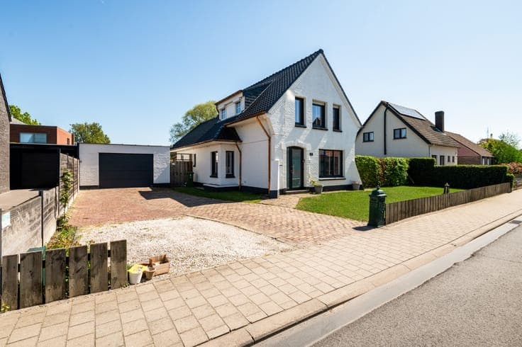 Instapklare, vrijstaande woning met 2 slpk., tuin en garage