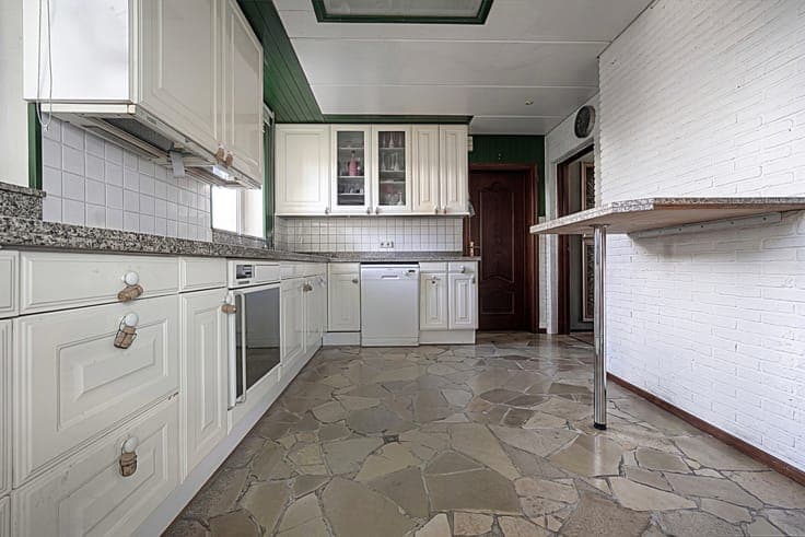 Villa to renovate | 4 beds + dressing | Garden and pool