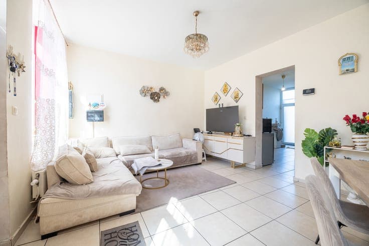 Two-sided house – 4 bedrooms with a courtyard in Charleroi
