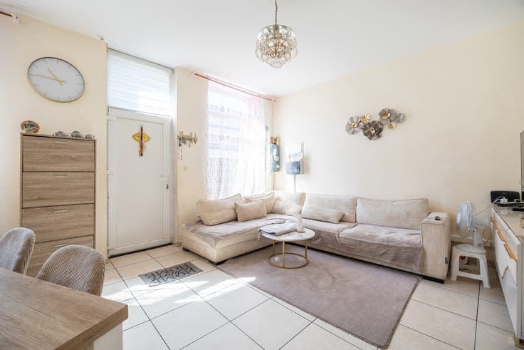 Two-sided house – 4 bedrooms with a courtyard in Charleroi