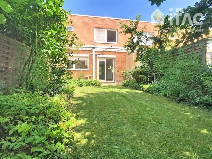 House with garage, 3 bedrooms & lovely garden