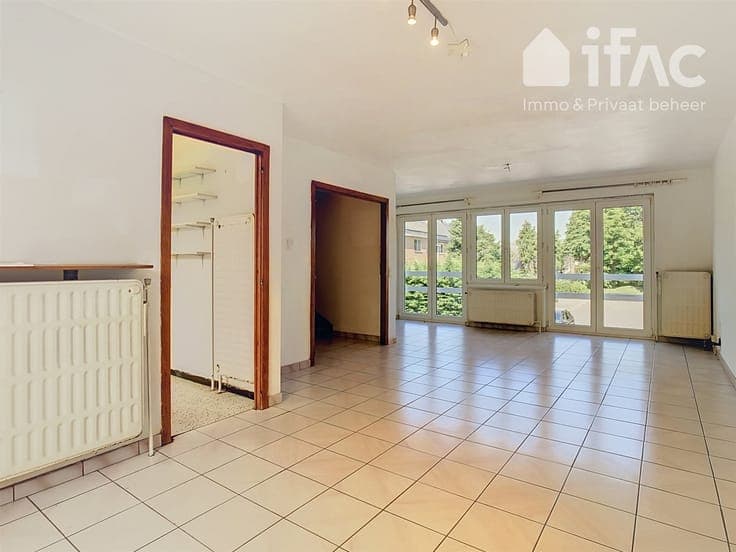 House with garage, 3 bedrooms & lovely garden