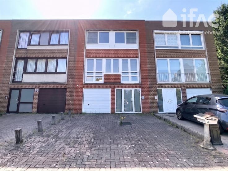 House with garage, 3 bedrooms & lovely garden